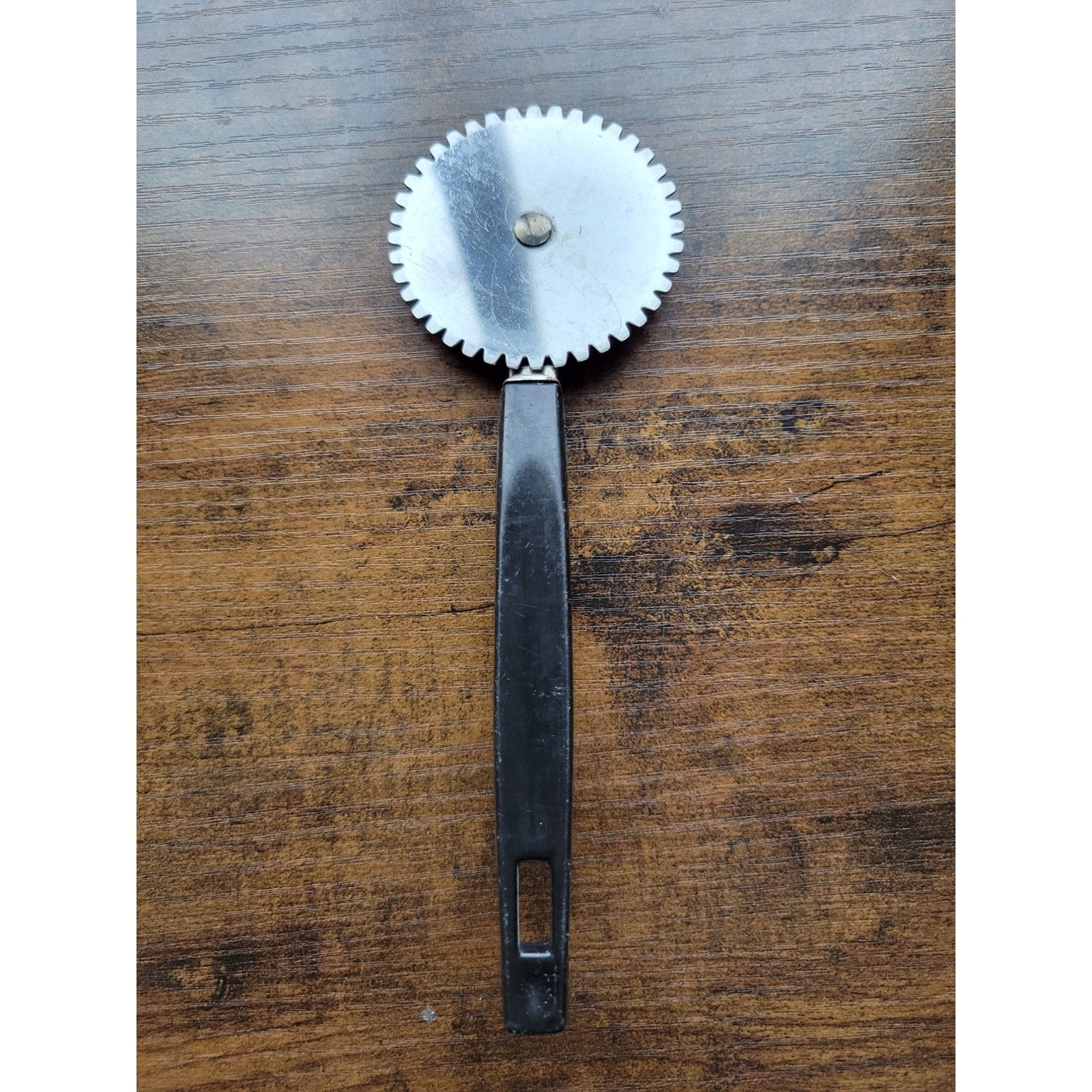 Vintage Pastry Wheel/Dough Stamp, Cutter, Crimper, Pasta, Ravioli, Pie Maker