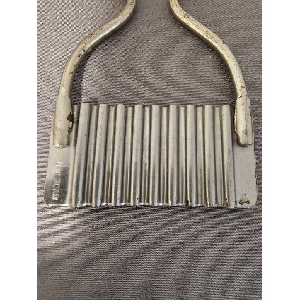 Kenberry Crinkle-Cut Slicer Made in USA Vintage Kitchenware Metal Cutting Tool