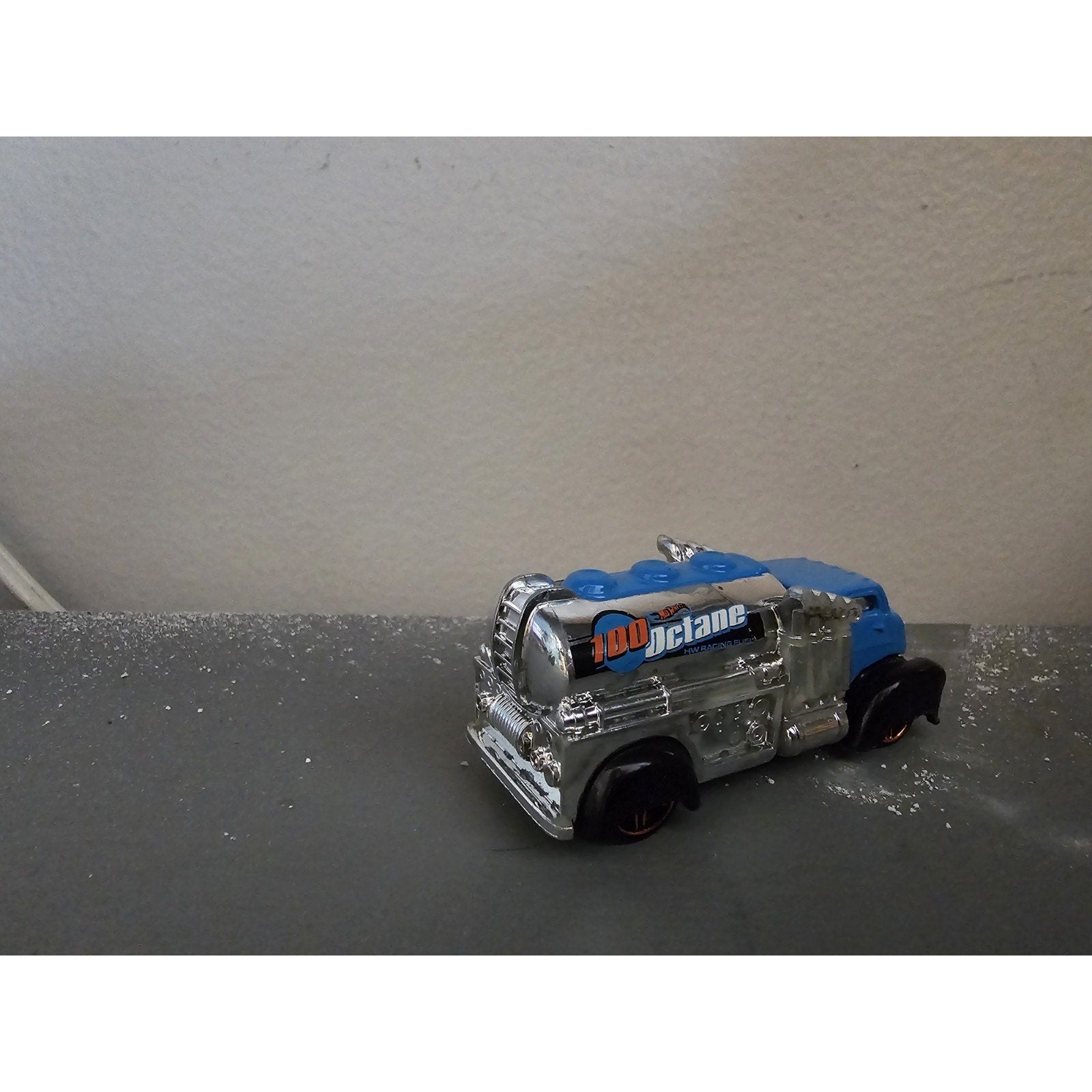 2018 Hot Wheels Fast Gassin' - Blue Black 100 Octane Tanker - FYC62