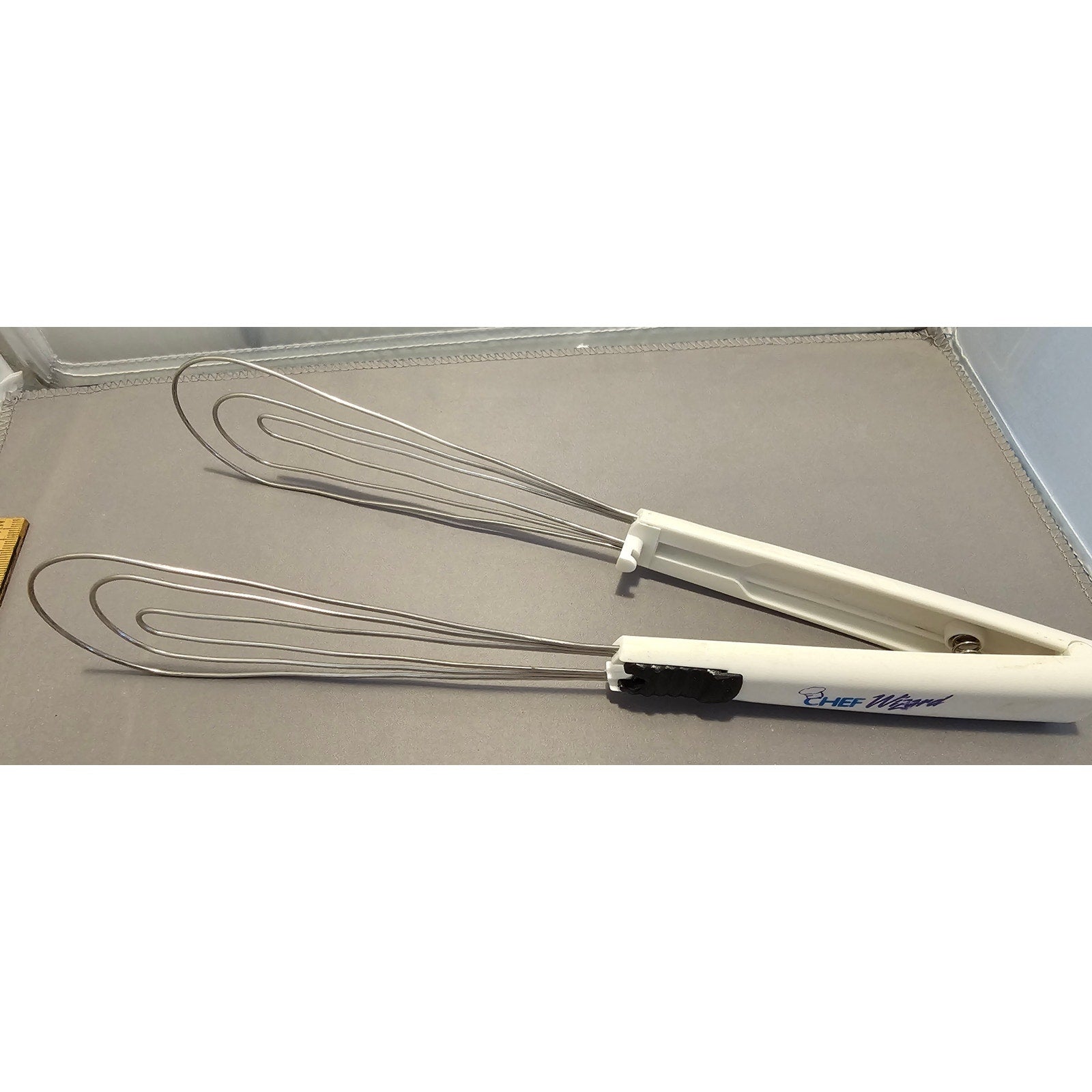 White Chef Wizard - Flipper/Tongs/Whisk for Fish, Deep Frying - Locks