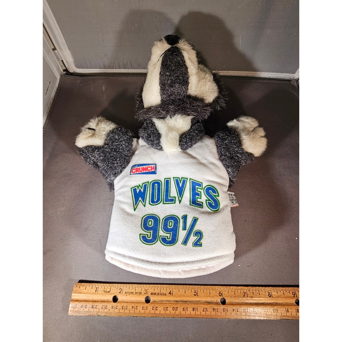 Vintage 1989-1990 Minnesota Timberwolves Crunch #99 1/2 Plush Hand Puppet