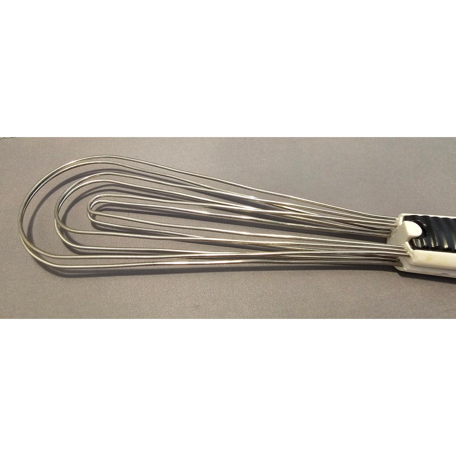 White Chef Wizard - Flipper/Tongs/Whisk for Fish, Deep Frying - Locks
