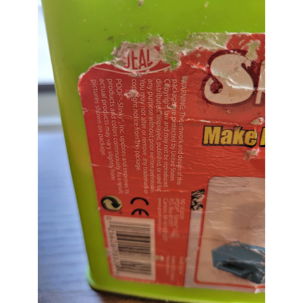 Vintage Poof-Slinky Green Sno-Brick Maker - Great for Forts, Igloos, Walls snow