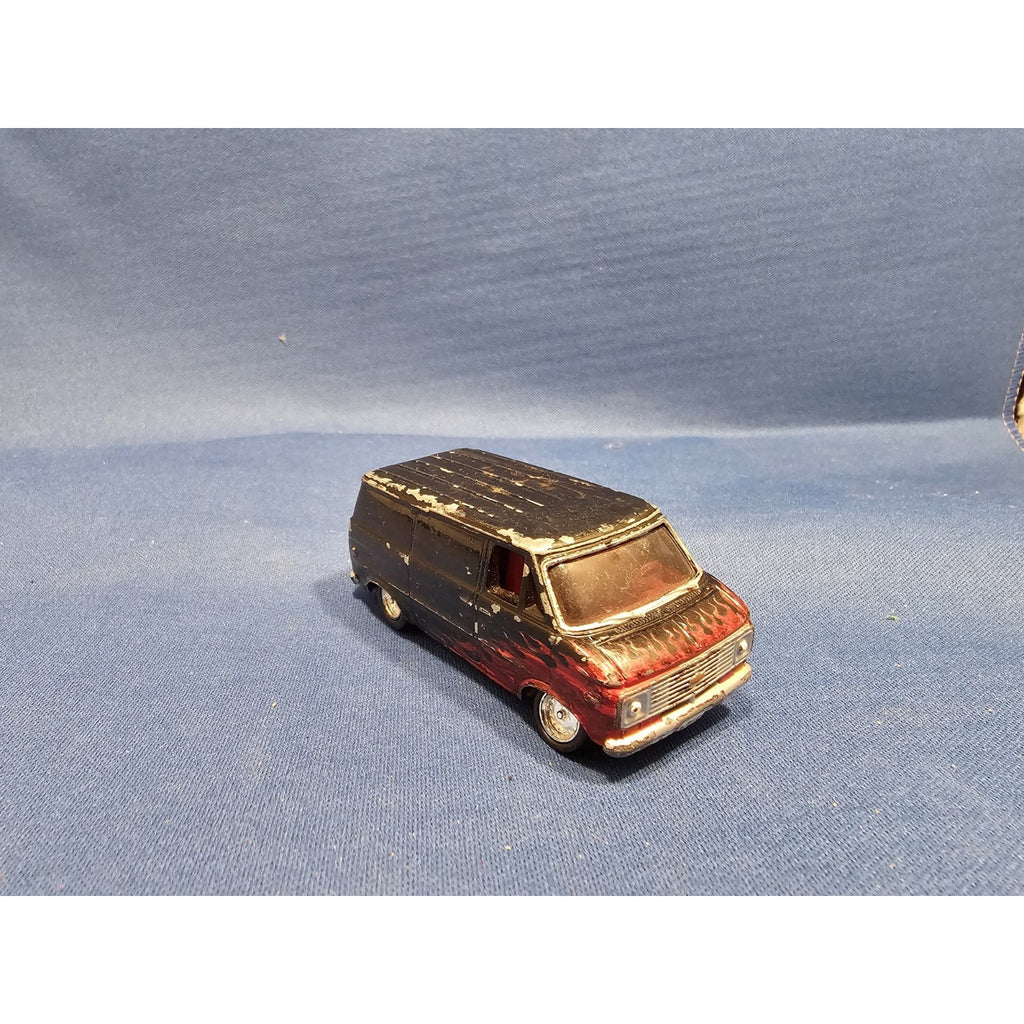 2002 Johnny Lightning Boogie Vans - 1977 Chevy G-20 w/Black Flames - loose