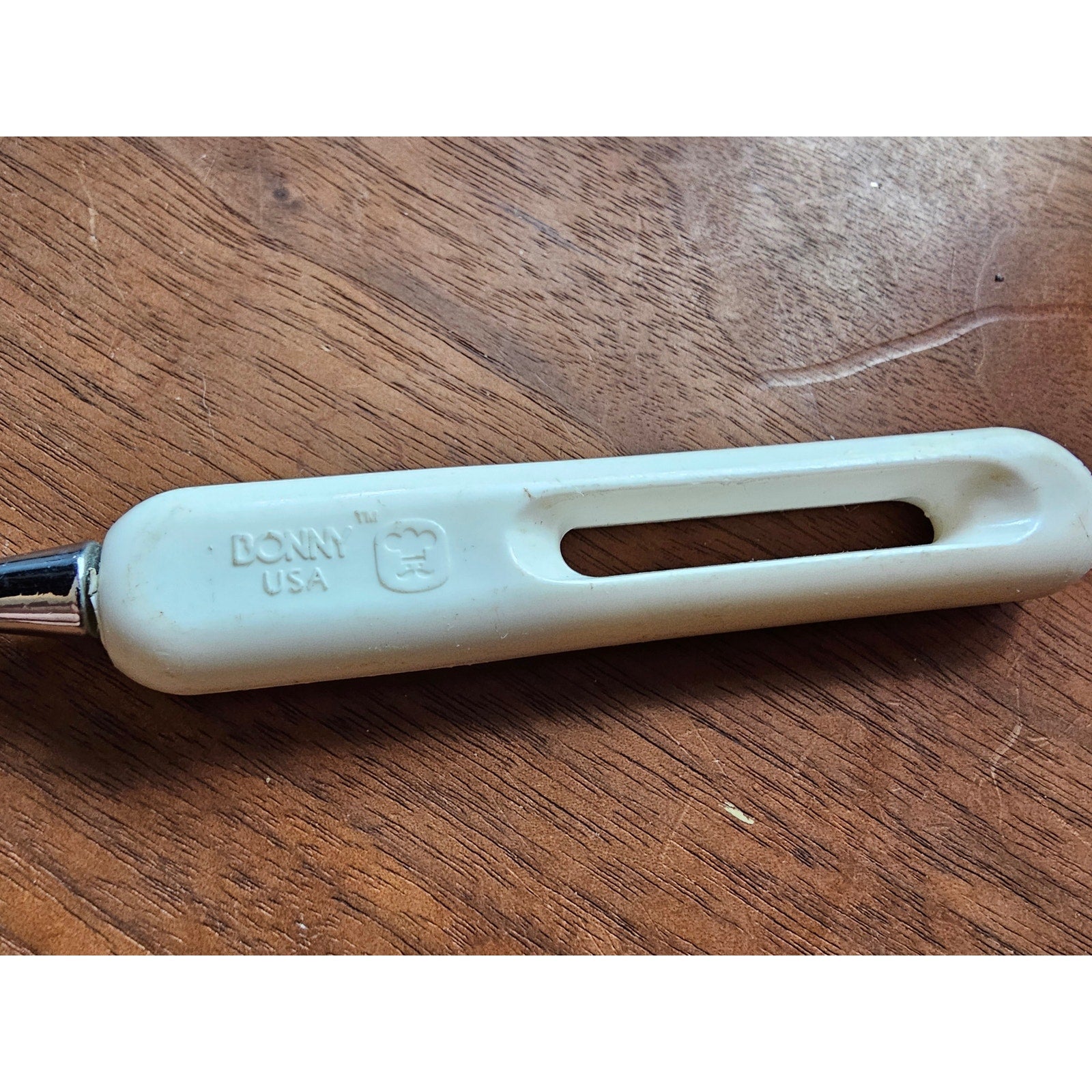 Vintage Bonny Pie Tool w/White Handle- Crust Wheel - USA - 7"