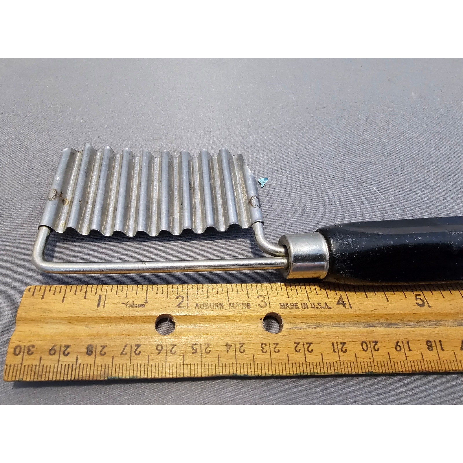 Vintage Crinkle-Cut Slicer - Kitchenware Metal Cutting Tool