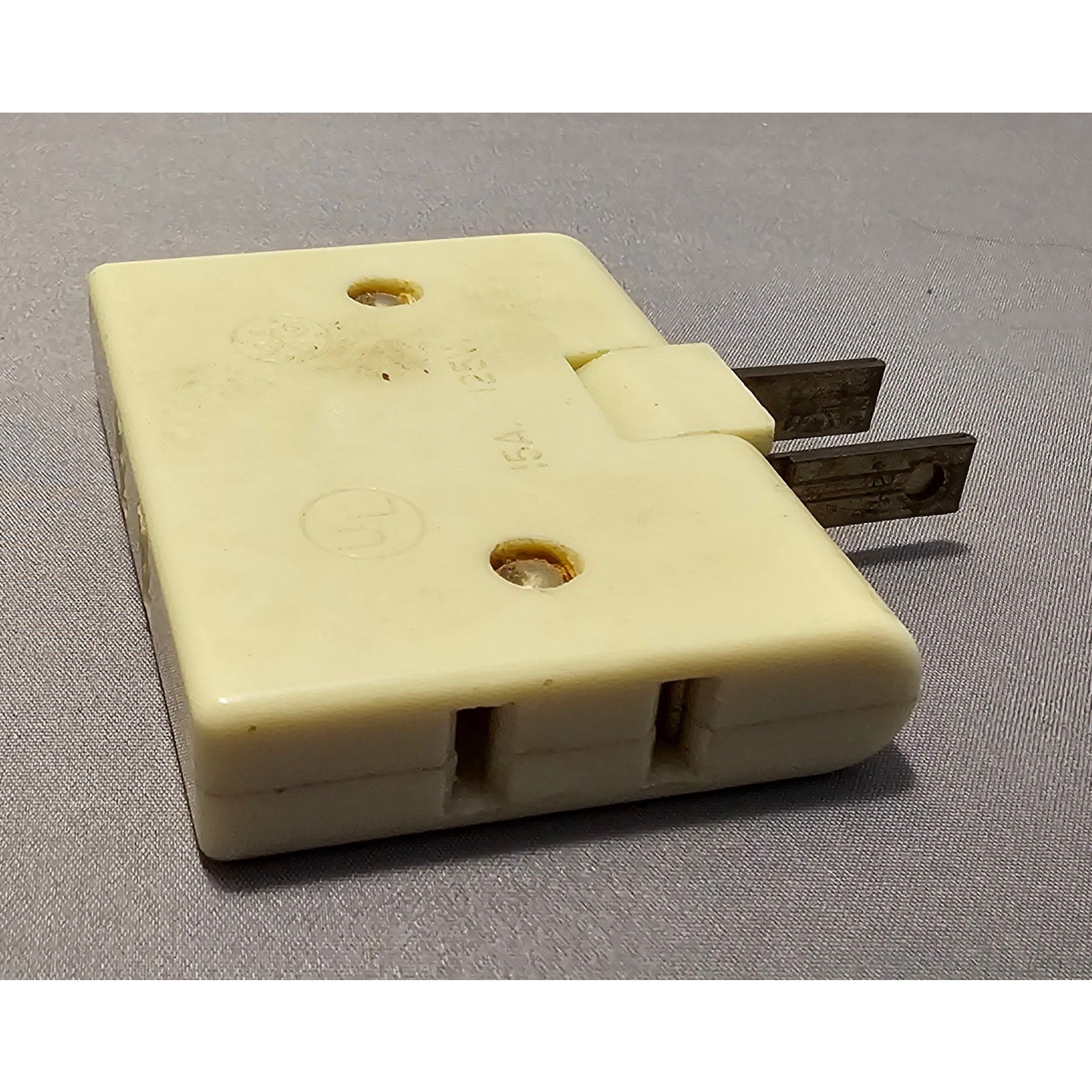 Vintage GE Wall Hugger/Flat #1734-21D 3-Tap Outlet Adapter - Ivory, 15A-125V