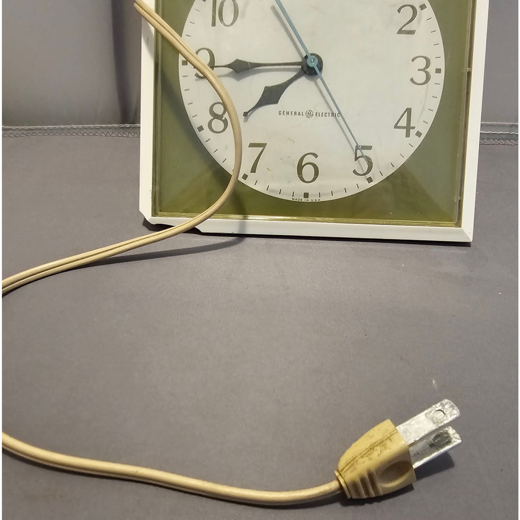 Vintage General Electric (GE) 2175 - 6” Plug-In Surface/Wall Mount Clock - works