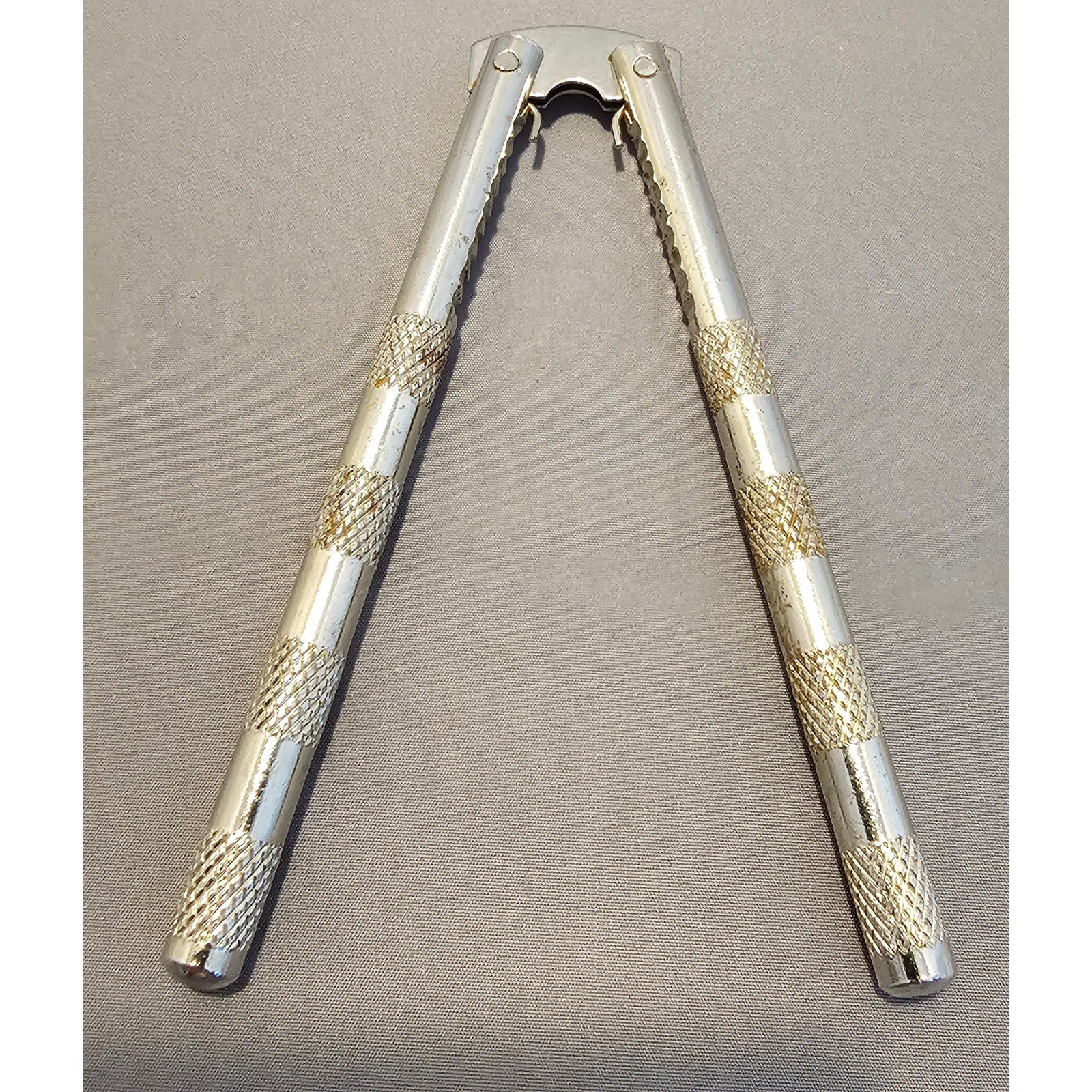 Vintage 4-1/2" Nut Cracker/Sheller - used
