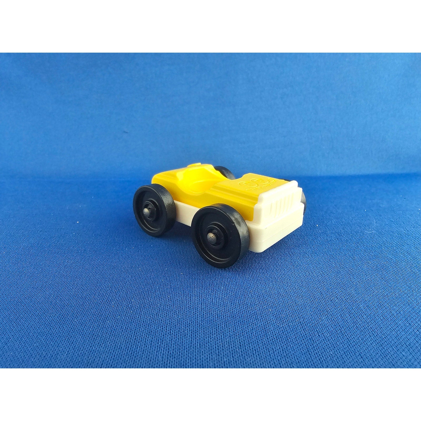 Vintage Fisher Price Little People Garage #930 - Yellow/White Single-Person Car