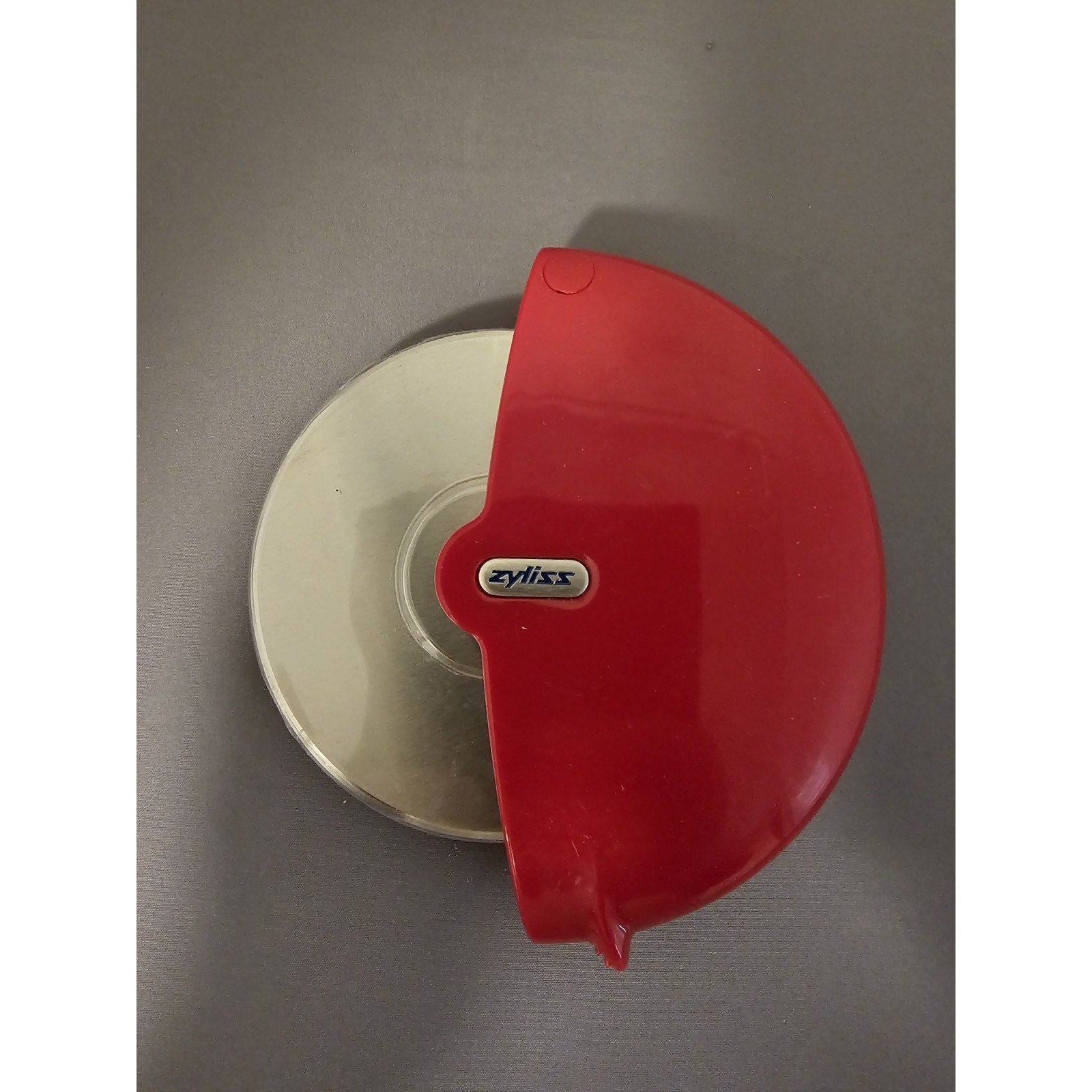 Zyliss Red Pizza Cutter 4" Wheel and Slicer w/Clear Plastic Blade Protector used