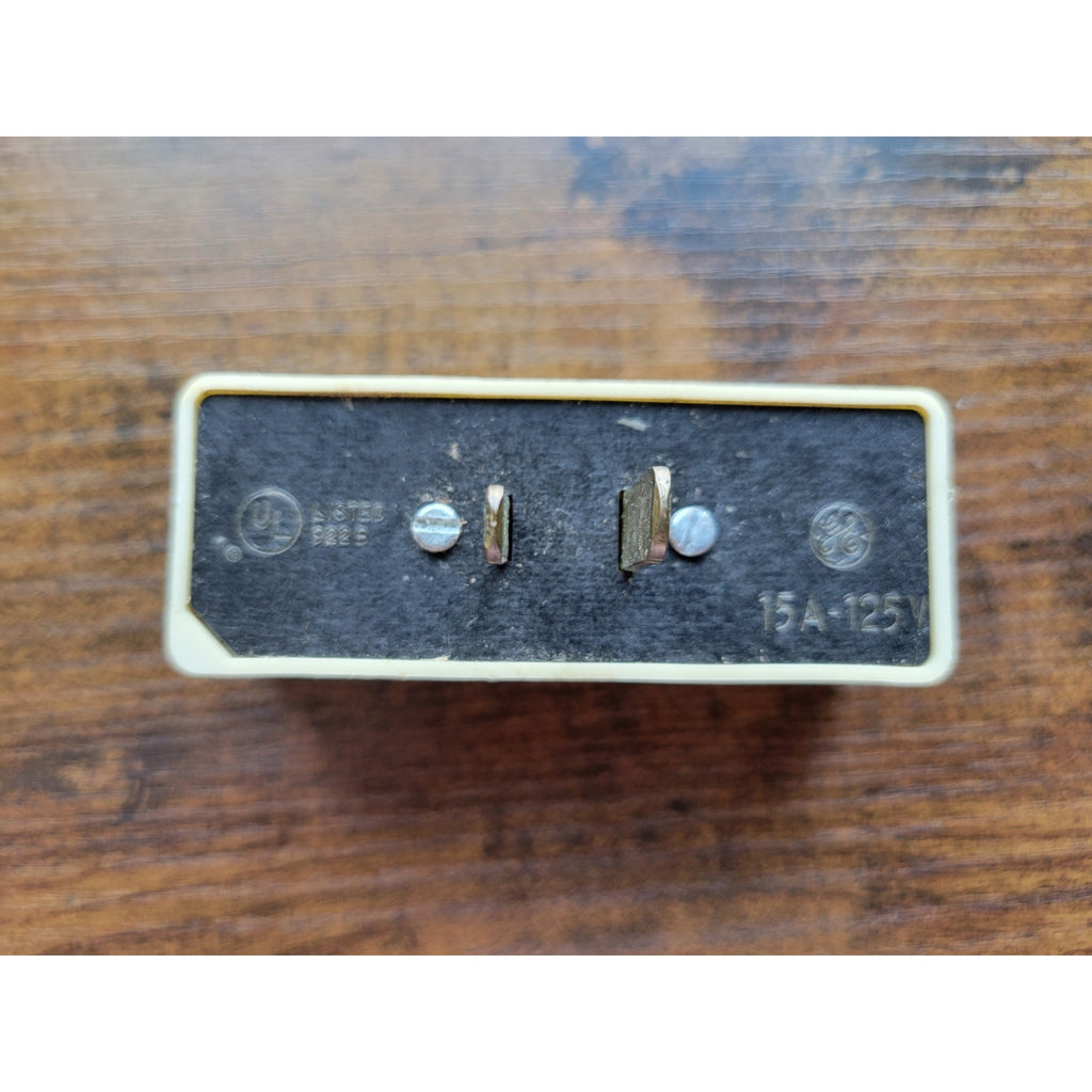 Vintage Ivory General Electric GE 922B 15A 125V 3-Plug Tri-Splitter