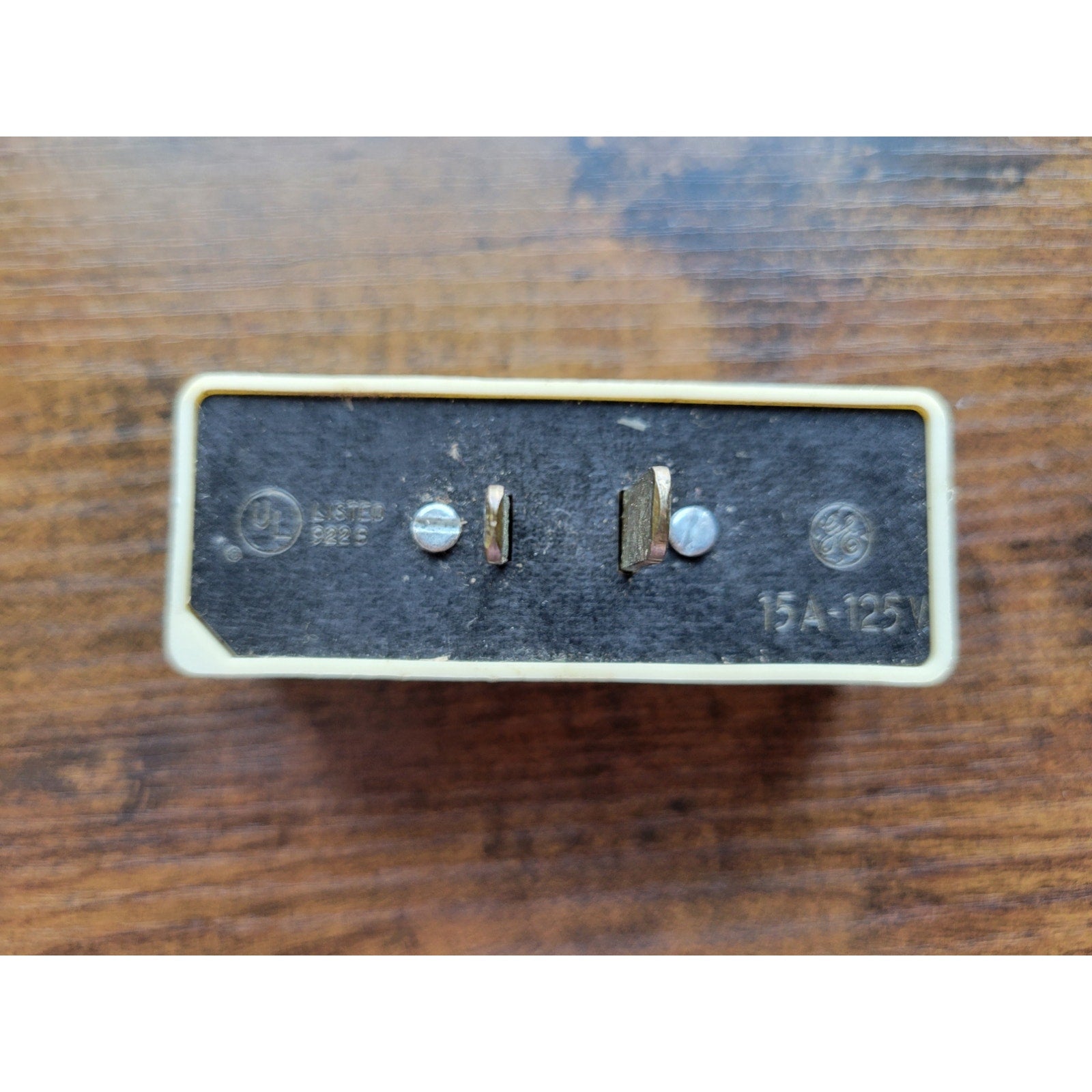 Vintage Ivory General Electric GE 922B 15A 125V 3-Plug Tri-Splitter