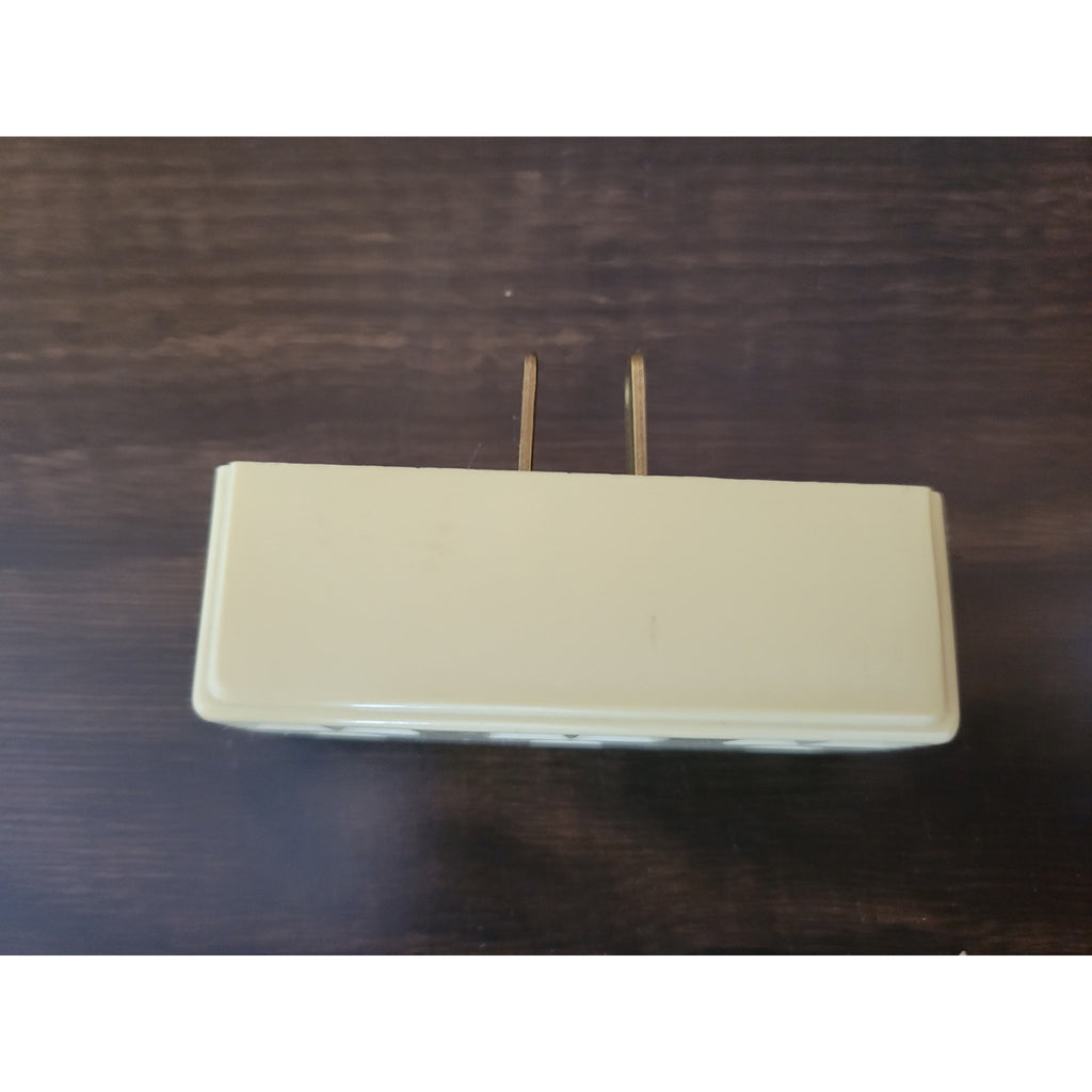Vintage Ivory Eagle 15A 125V 3-Plug Splitter, ground, tri-plug