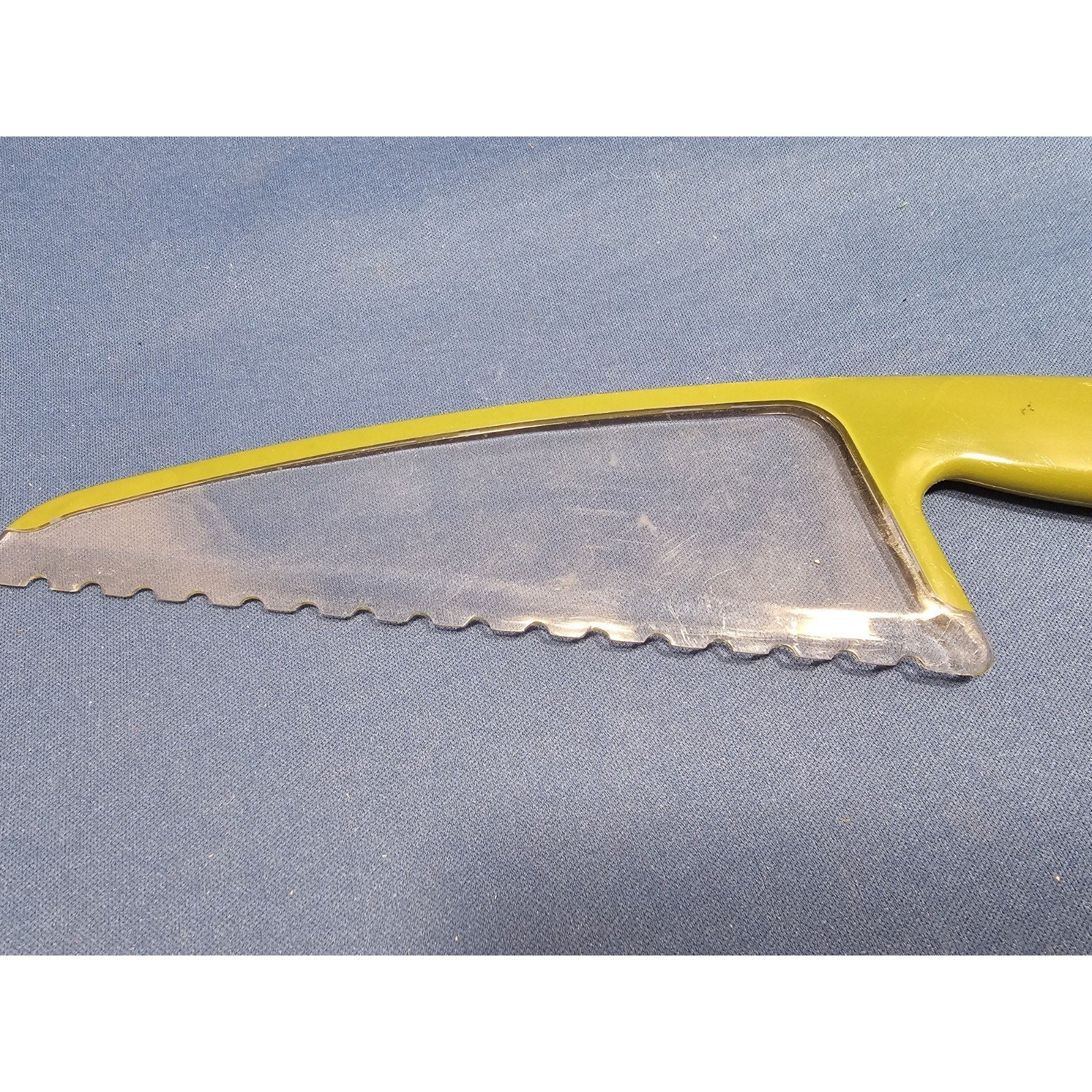 Joie Green Plastic 12" Serrated Lettuce Knife - Mellon, Fruit, Oranges