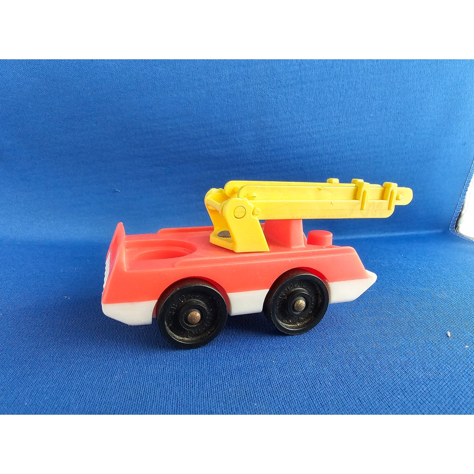 Vintage Fisher-Price #124 - Red Fire Truck w/Yellow Ladder