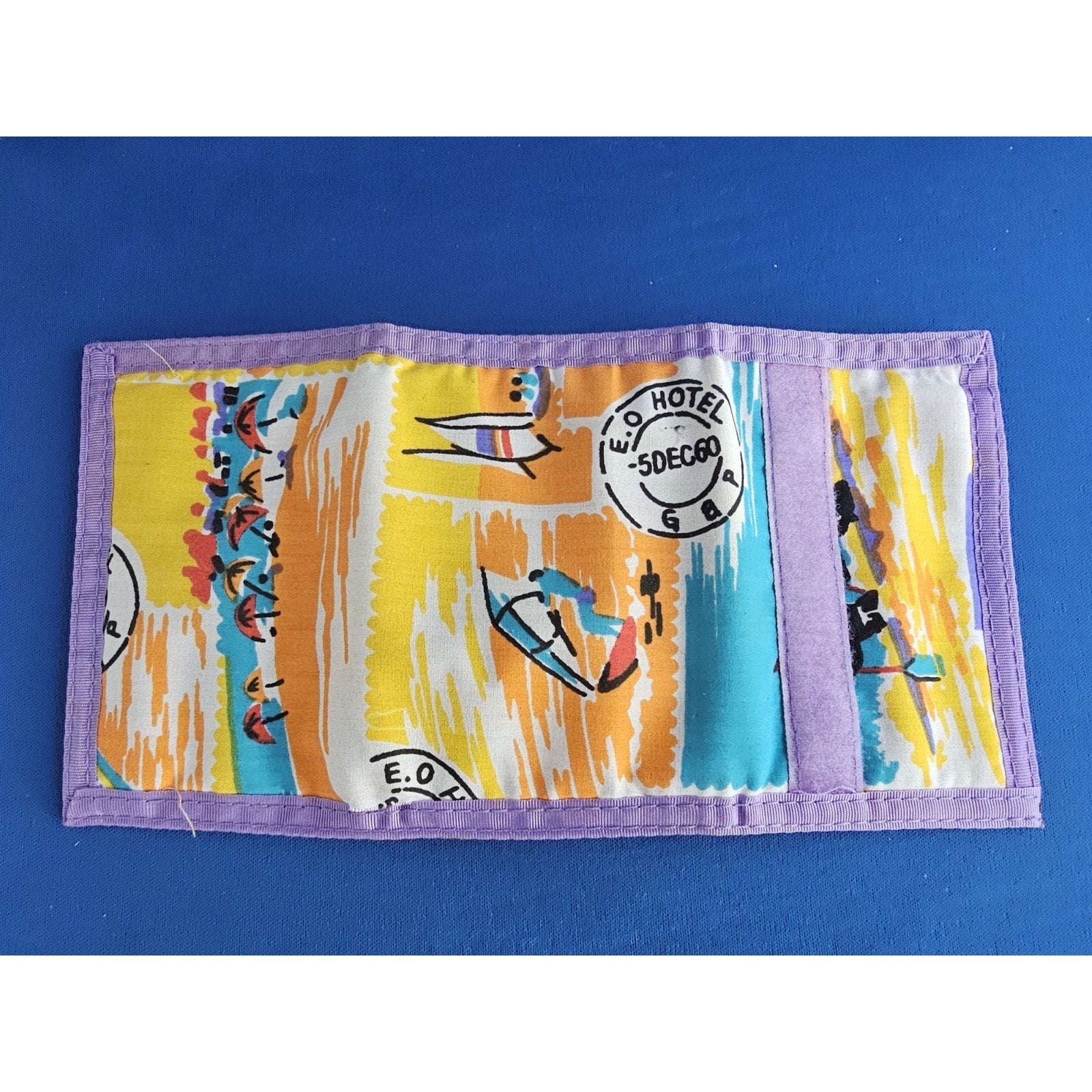 Vintage E.O Hotel - GaP - -5DEC60 - Purple Tri-Fold Wallet w/Beach Theme