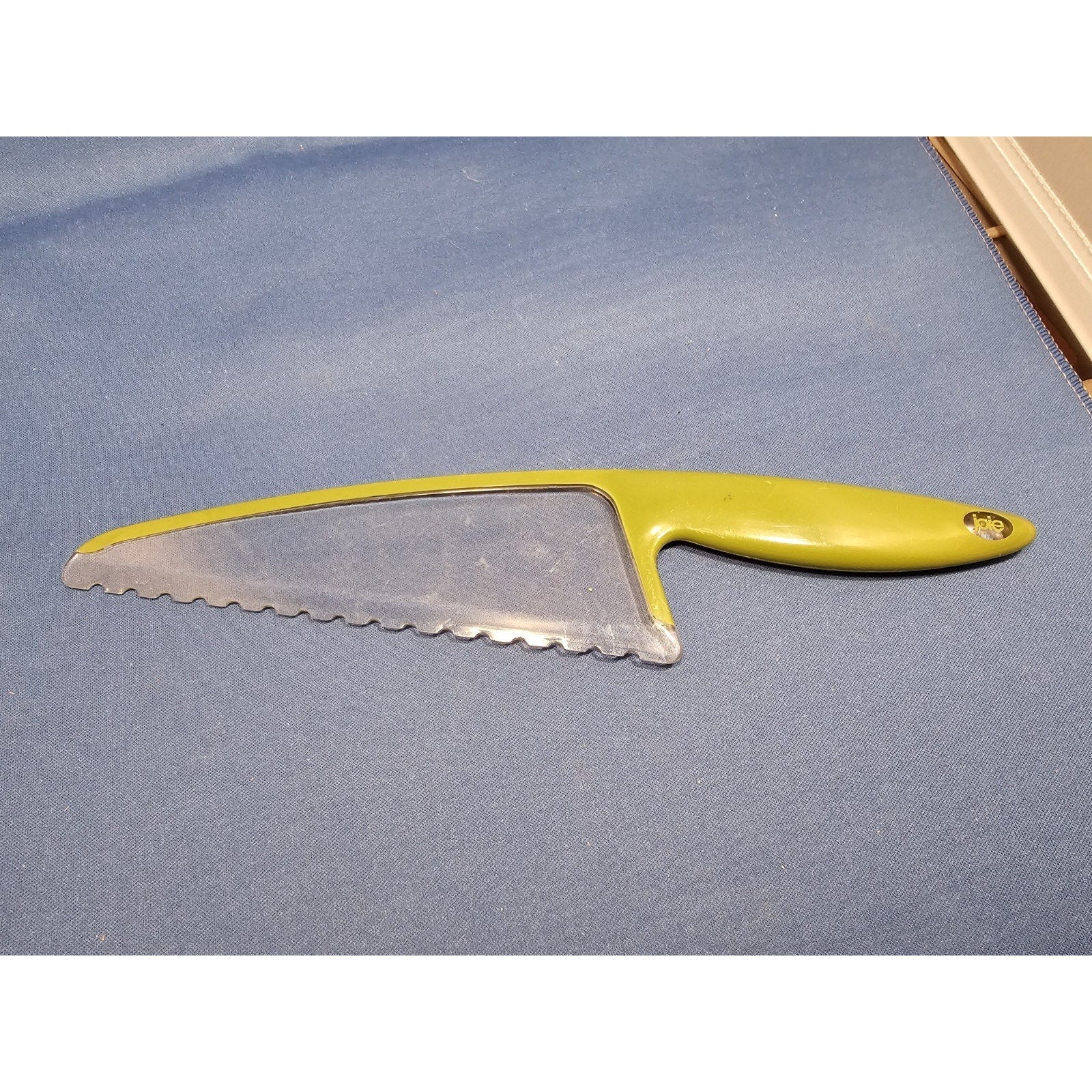 Joie Green Plastic 12" Serrated Lettuce Knife - Mellon, Fruit, Oranges