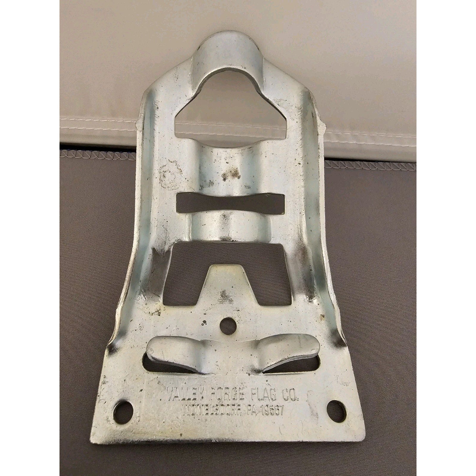 Vintage Valley Forge Steel Angled Wall Mount 3/4" Bracket Flag Pole Holder - USA