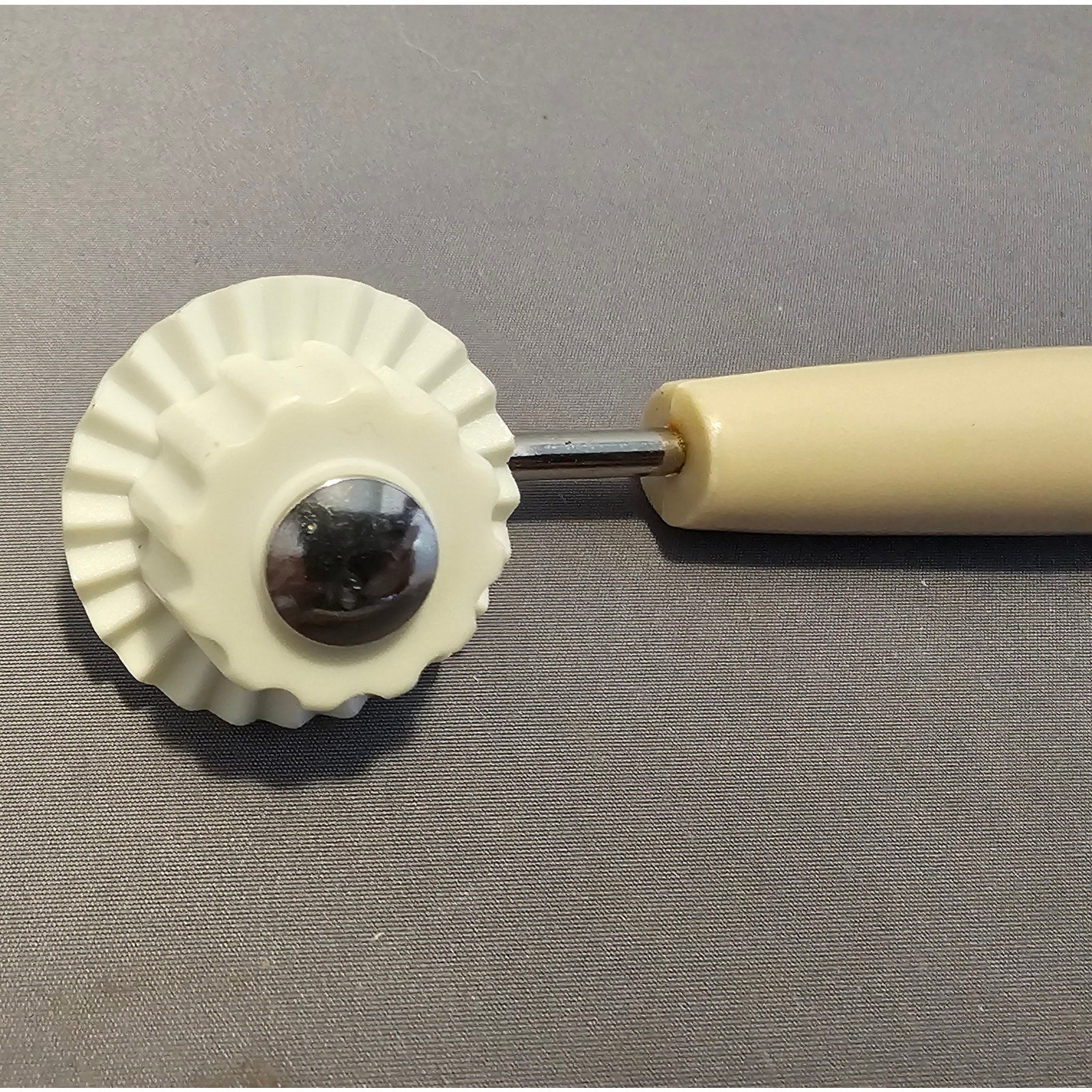 Vintage Pie Tool - Crust Wheel - Beige/Ivory Plastic Handle - 6-1/2"