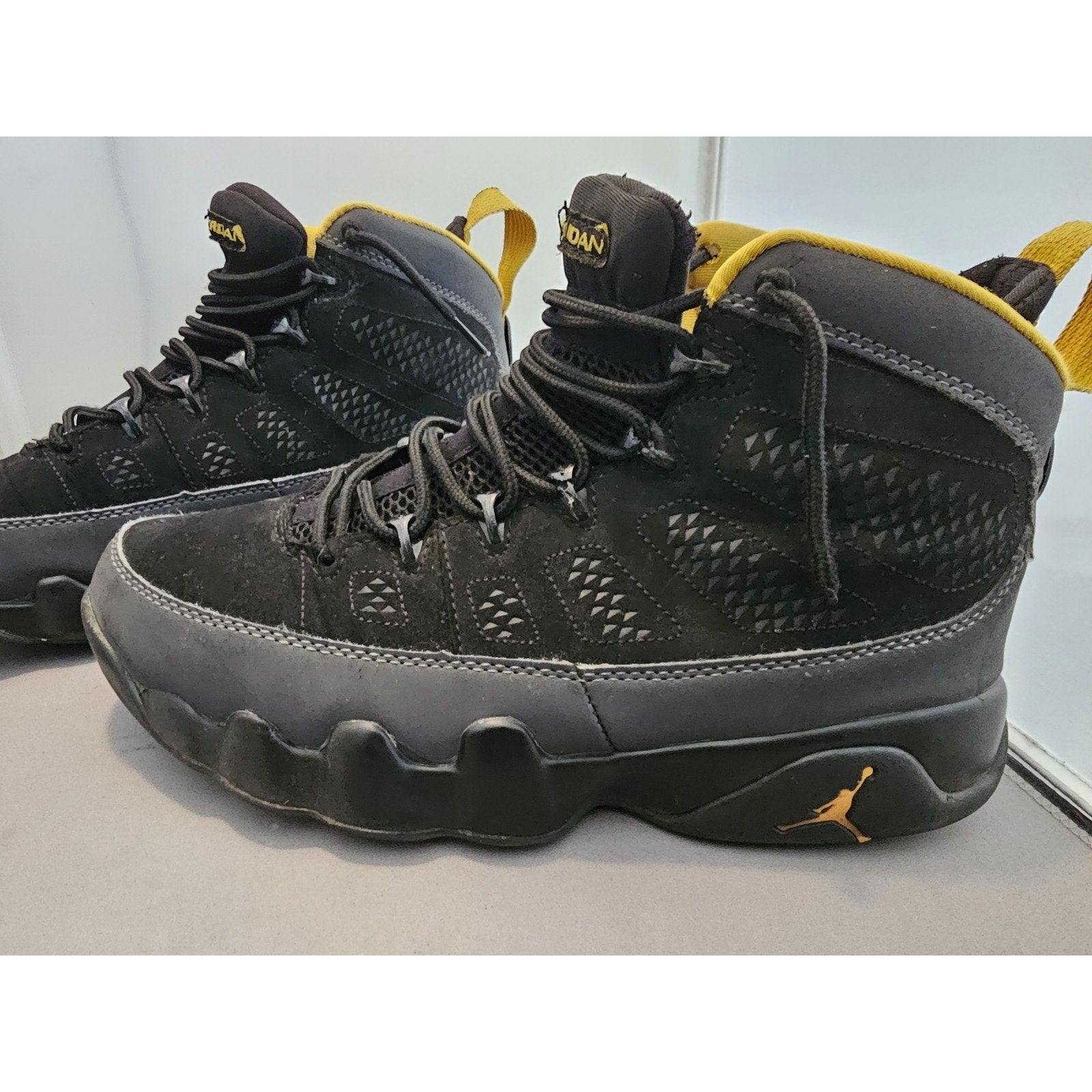 Nike Mens Air Jordan 9 Retro Black/Yellow Lace-Up Athletic Sneakers Size US 8