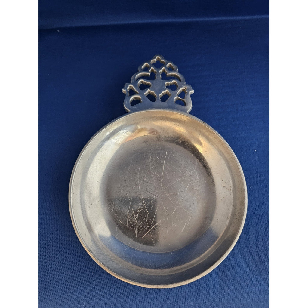Vintage Pewter RWP Wilton Columbia PA - Porringer w/scalloped Handle - USA - 105