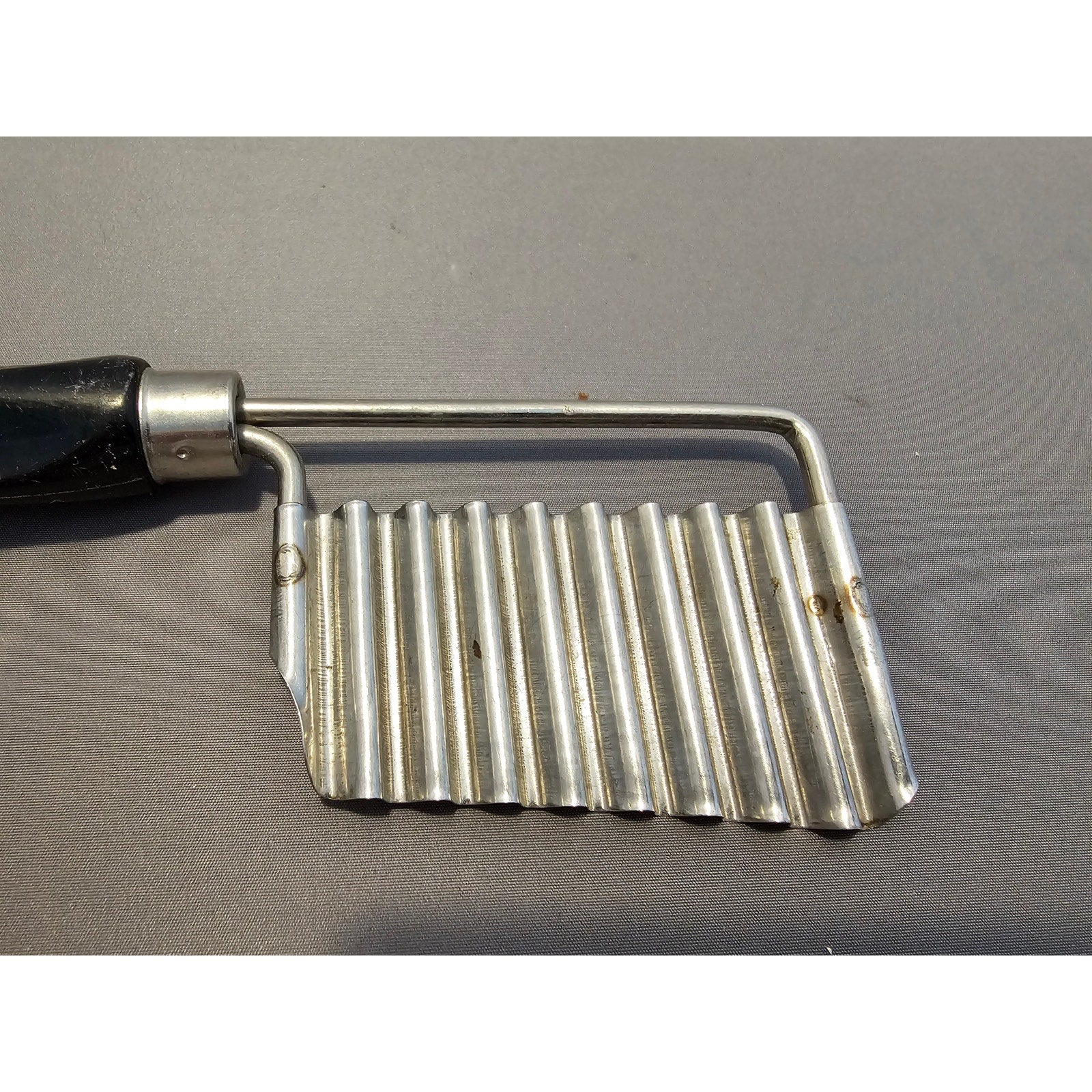 Vintage Crinkle-Cut Slicer - Kitchenware Metal Cutting Tool