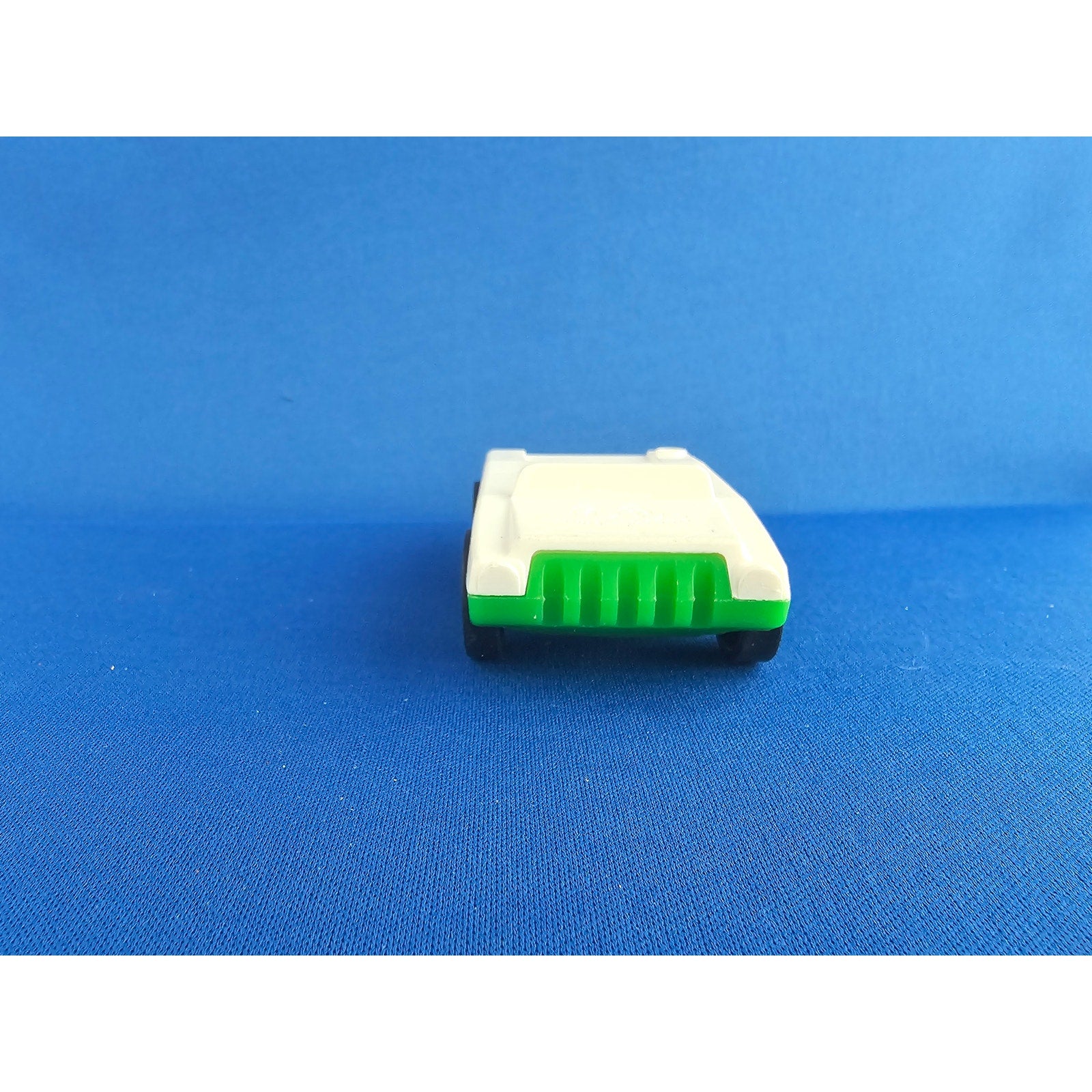 Vintage Fisher Price Little People Airport #996 - White/Green Car/Luggage Cart