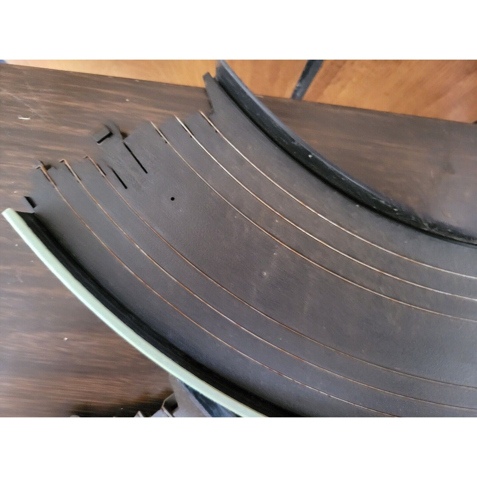 Lot of 2 Tyco B 5850 - 9" R 1/4 Circle/Curve Slotless Track Pieces - USA