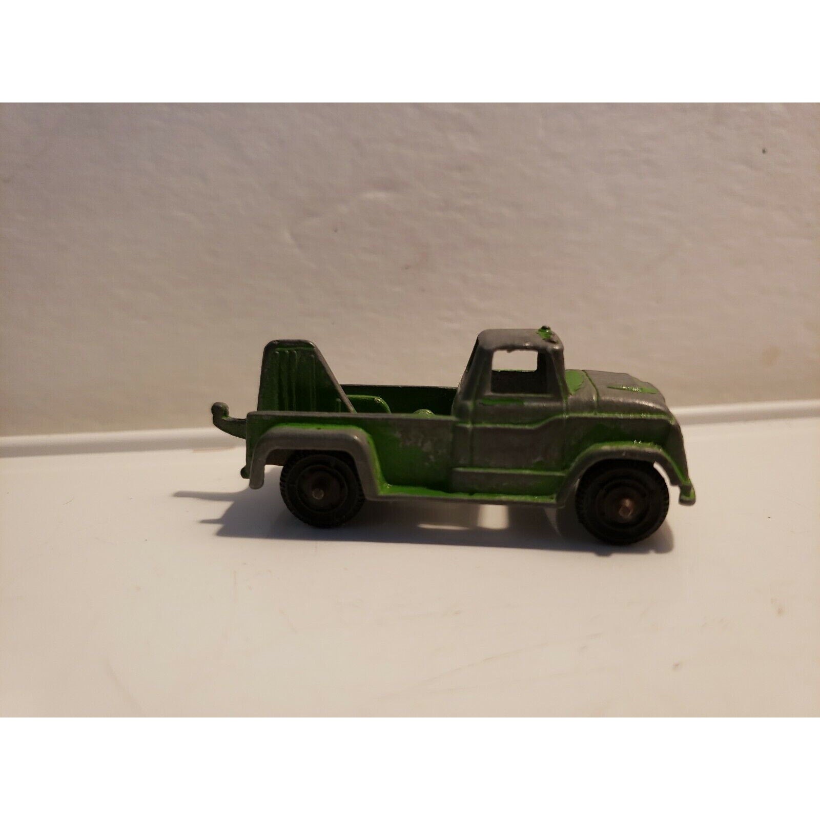 Vintage (Tootsie Toy?) Green Tow Truck Wrecker - Metal Diecast Miniature Vehicle