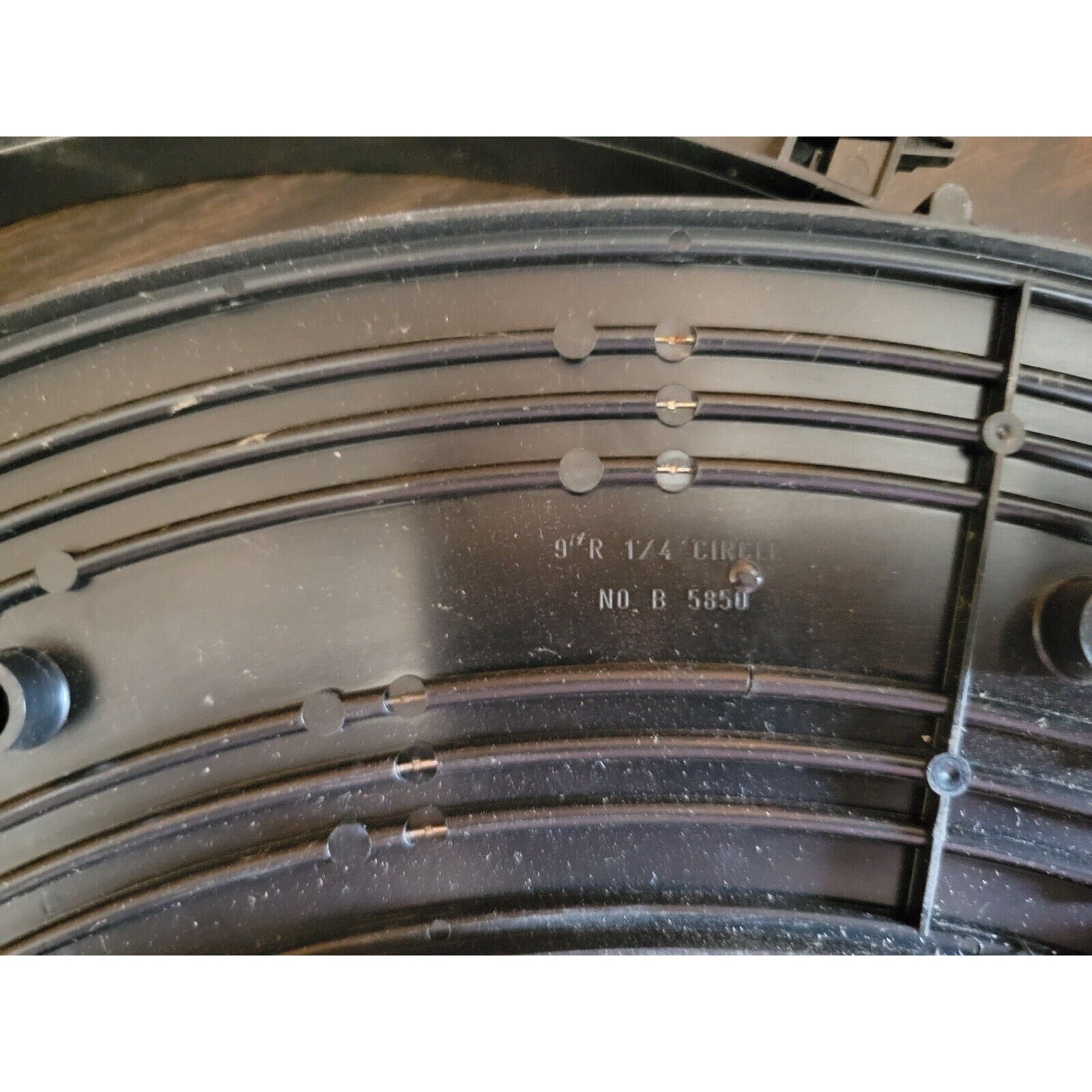 Lot of 2 Tyco B 5850 - 9" R 1/4 Circle/Curve Slotless Track Pieces - USA