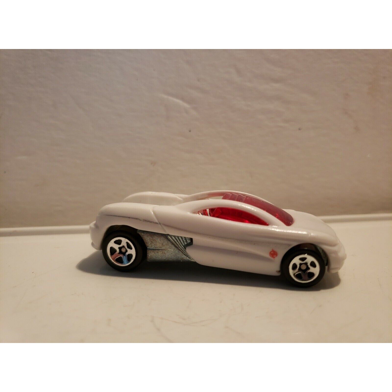 Hot Wheels 2001 Backdraft (White) Diecast Car Loose D34