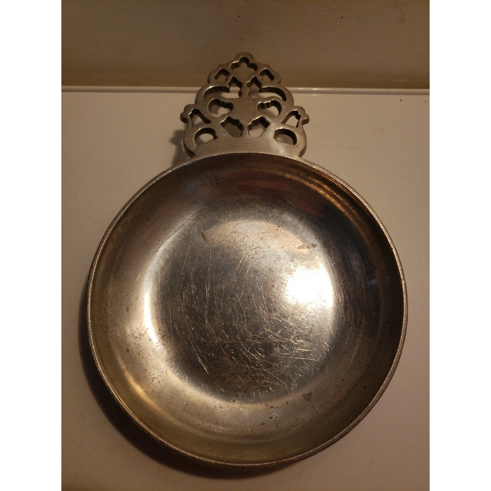 Vintage WILTON COLUMBIA RWP Pewter Porringer No. 105 w/ One Ornate Handle 5-3/4"