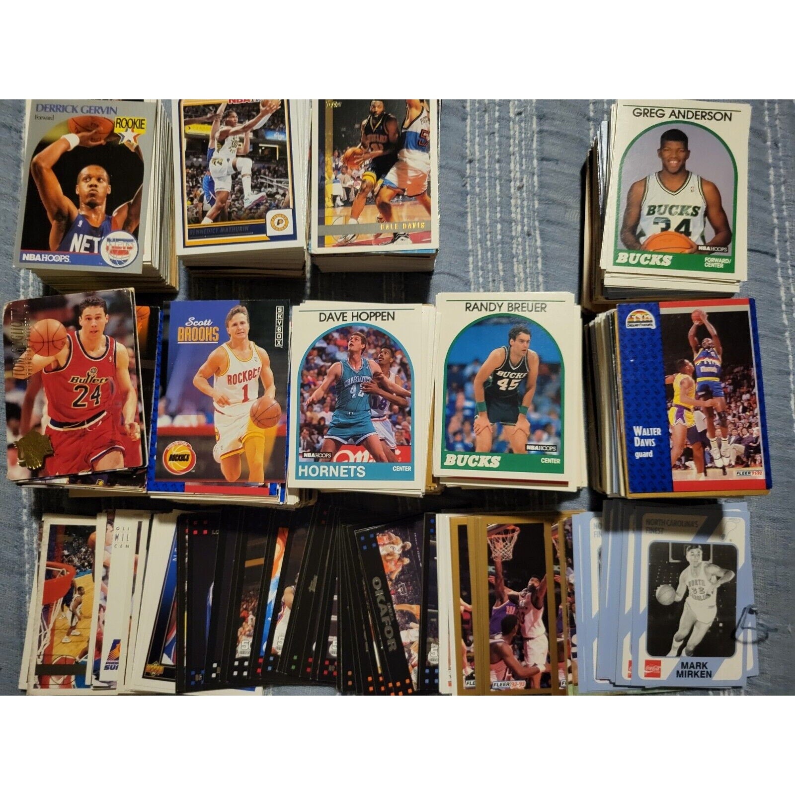 Lot of approx 1,000+ NBA Basketball Cards - Topps, Upper Deck, NBA Hoops, Panini