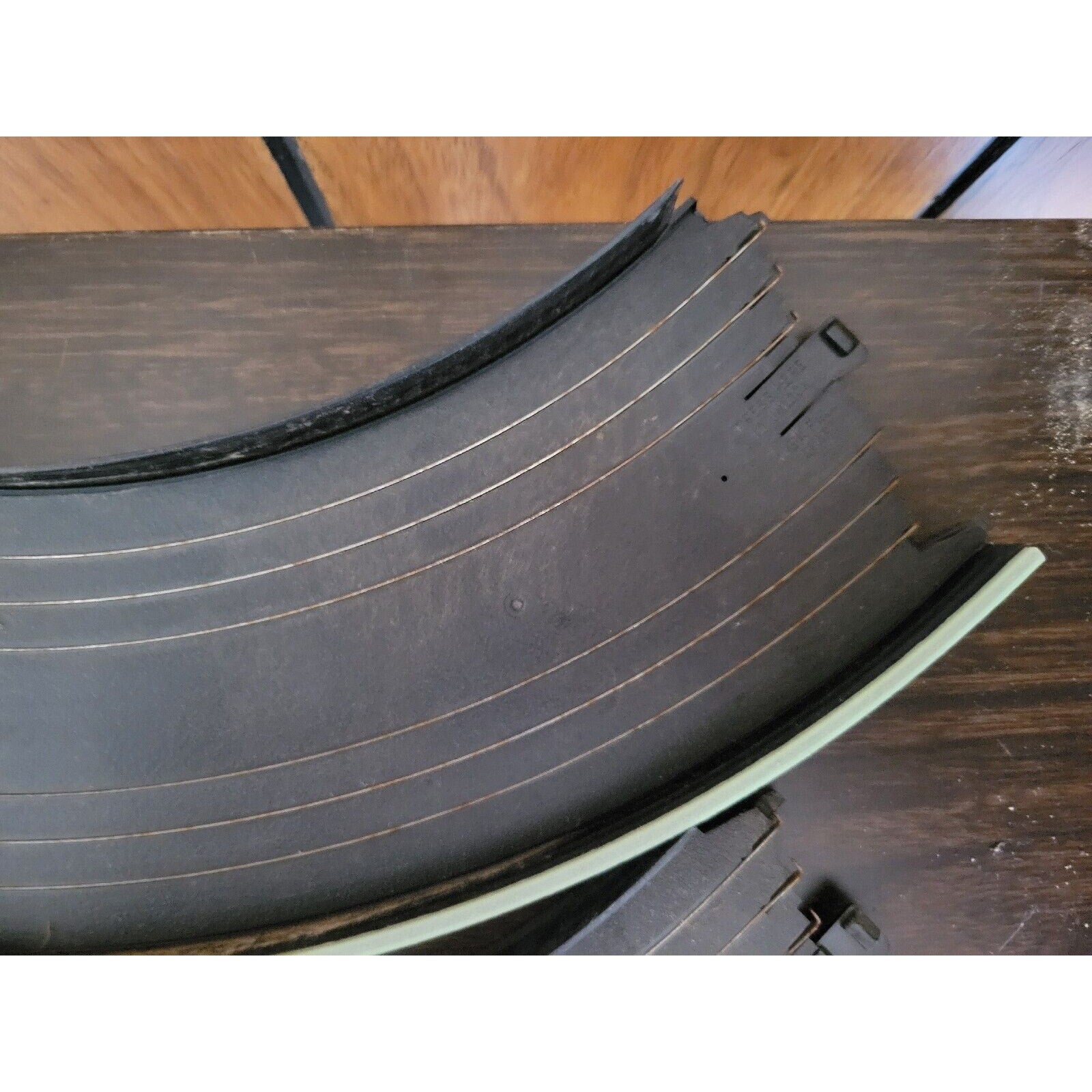 Lot of 2 Tyco B 5850 - 9" R 1/4 Circle/Curve Slotless Track Pieces - USA