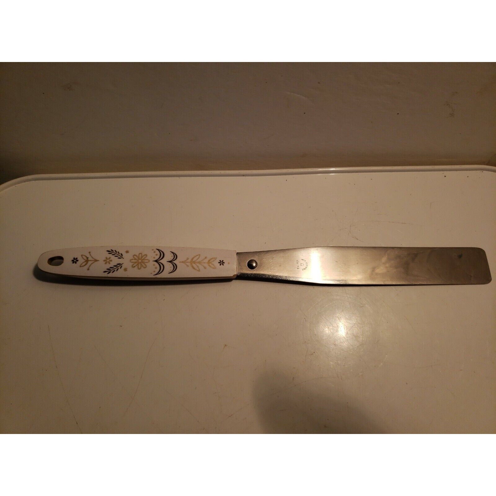 Vintage FLINT Arrowhead Stainless Cake/Frosting Knife - Wheaton Pattern Handle