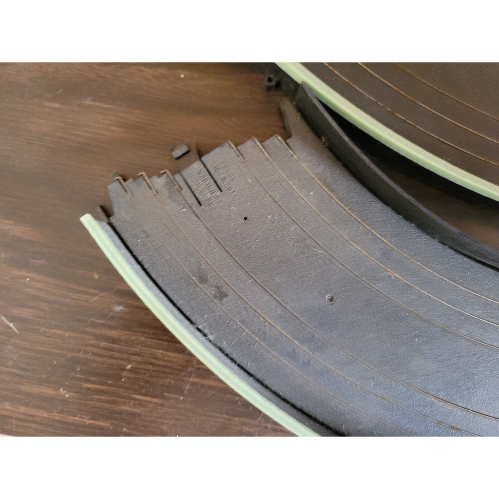 Lot of 2 Tyco B 5850 - 9" R 1/4 Circle/Curve Slotless Track Pieces - USA