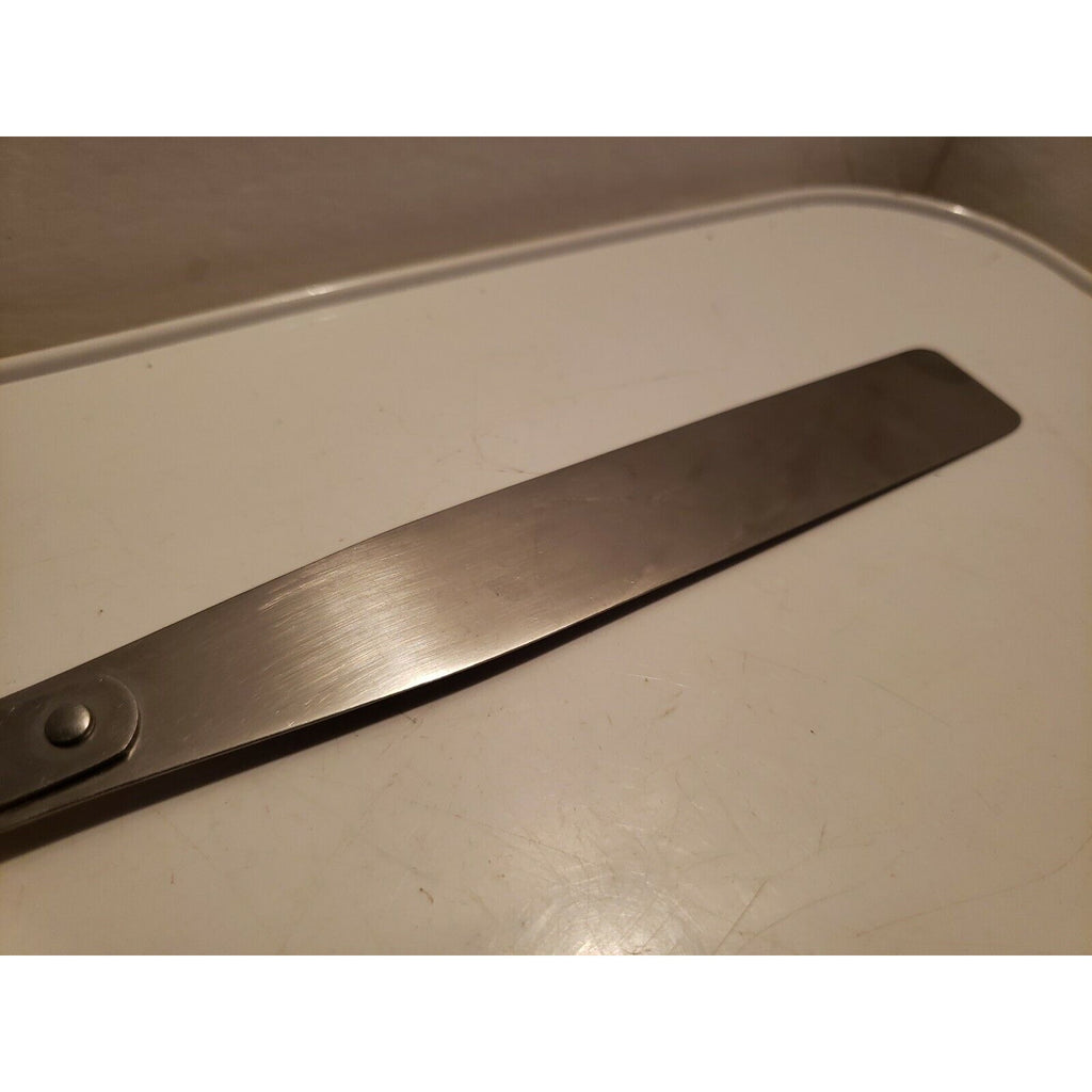 Vintage FLINT Arrowhead Stainless Cake/Frosting Knife - Wheaton Pattern Handle