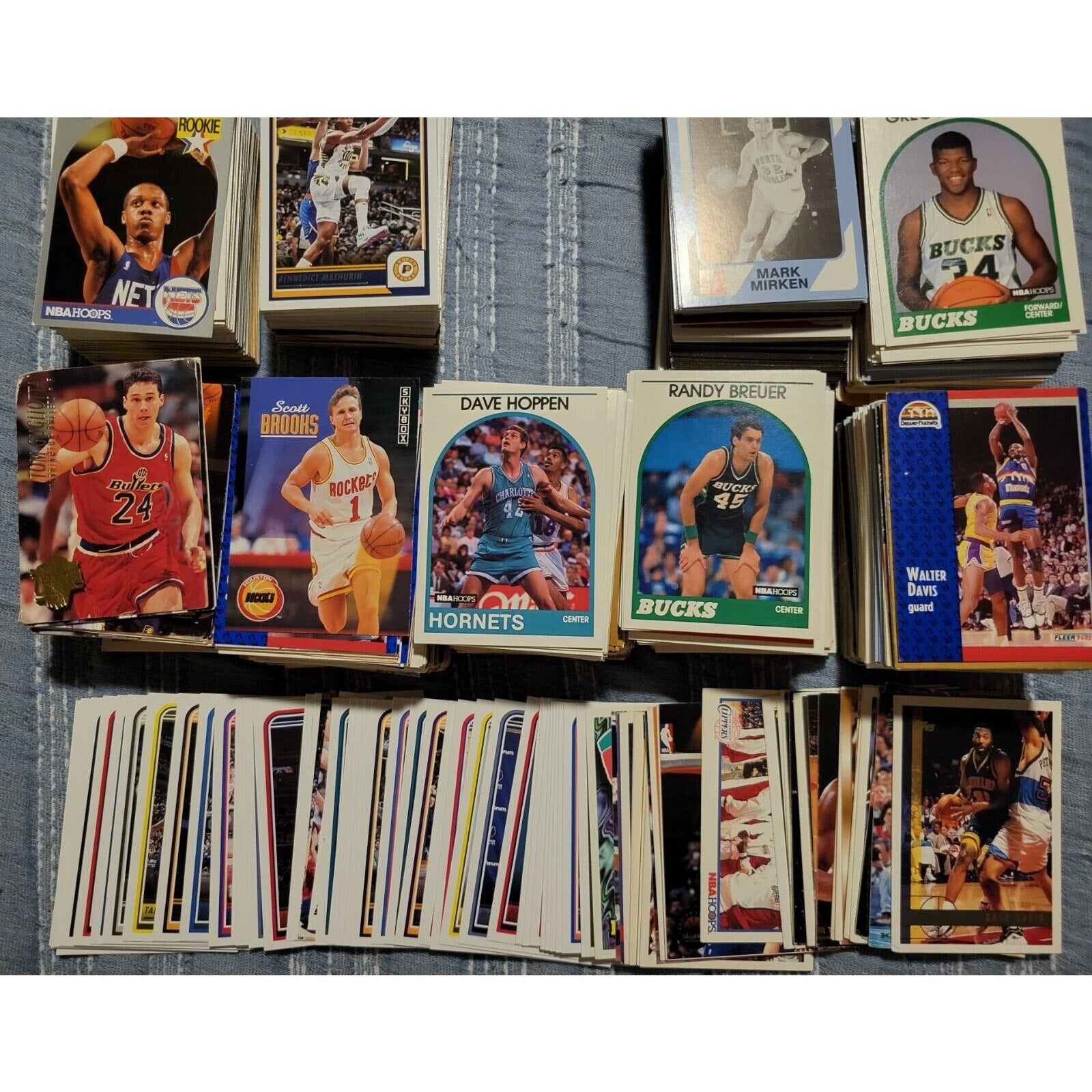 Lot of approx 1,000+ NBA Basketball Cards - Topps, Upper Deck, NBA Hoops, Panini