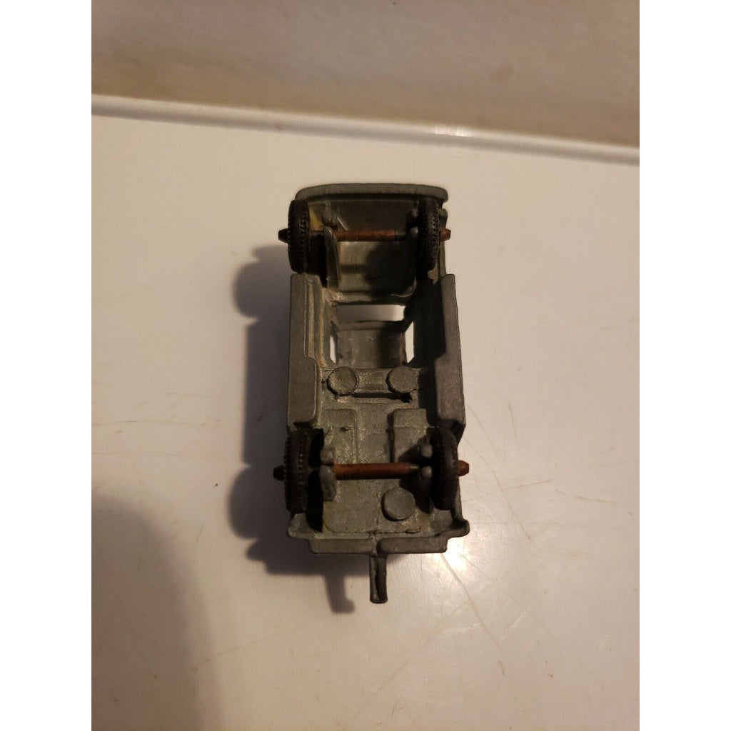 Vintage (Tootsie Toy?) Green Tow Truck Wrecker - Metal Diecast Miniature Vehicle