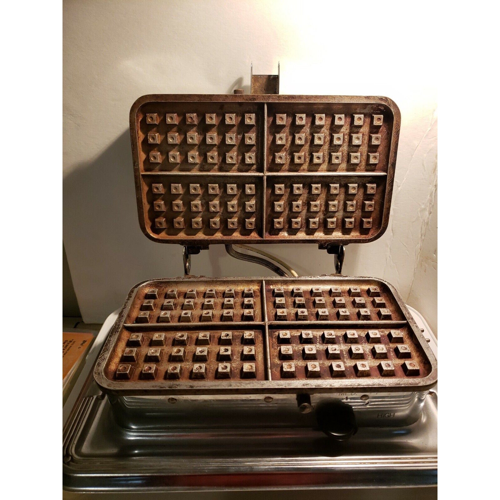 Vintage Montgomery Wards Electric Sandwich Maker/Griddle Toaster No 84MW86-2104A