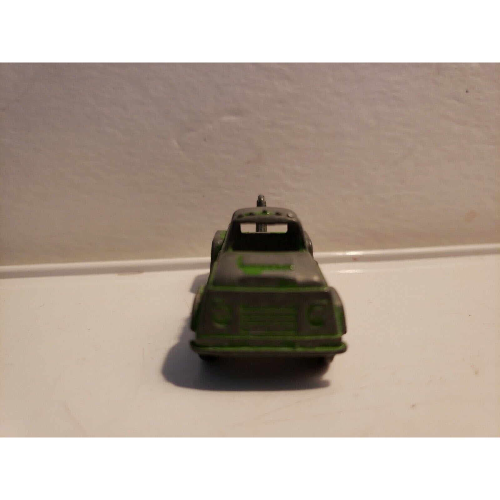 Vintage (Tootsie Toy?) Green Tow Truck Wrecker - Metal Diecast Miniature Vehicle