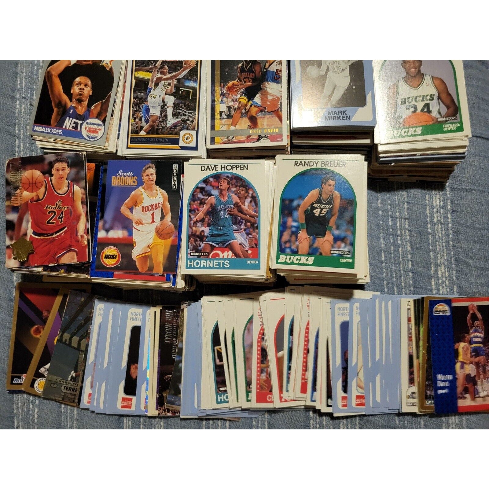 Lot of approx 1,000+ NBA Basketball Cards - Topps, Upper Deck, NBA Hoops, Panini
